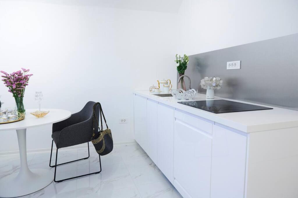 Ferienwohnung White Bliss Hideaway Laibach Exterior foto
